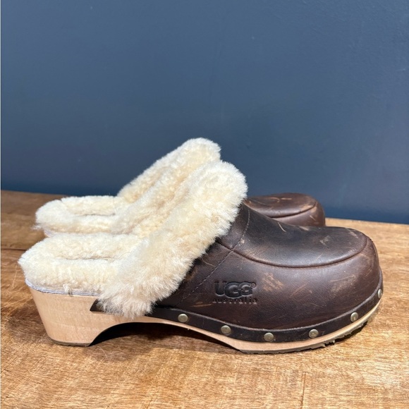 UGG Women’s Brown Wooden Shearling Lined Clogs - Picture 1 of 13